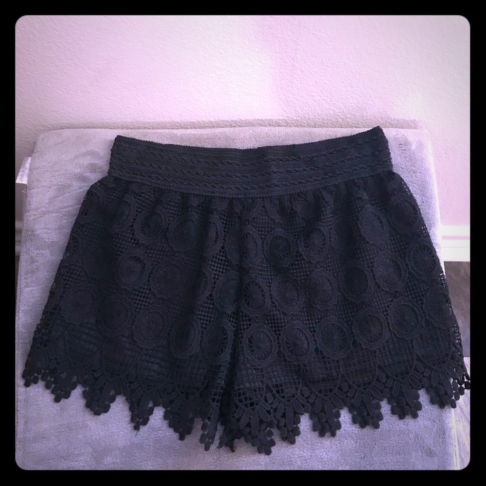 Lace trim crochet shorts